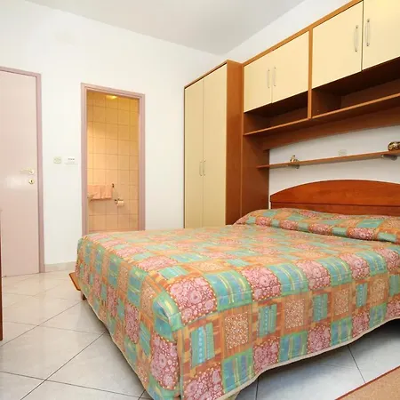 Uvala Vrbovica 4390a * Korcula Town